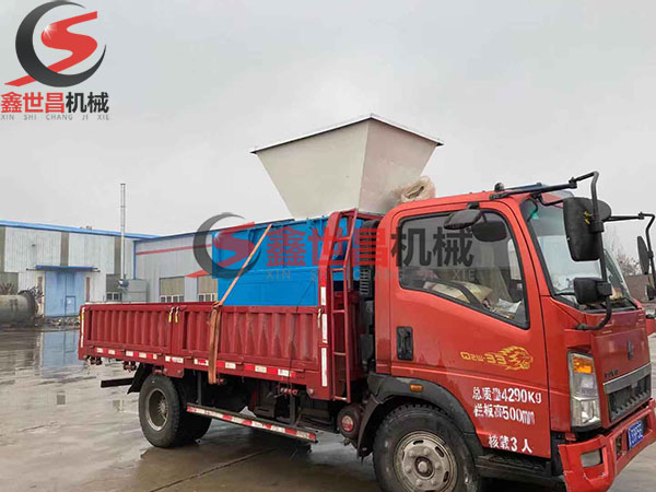 貴州單軸撕碎機裝車完畢，發(fā)貨